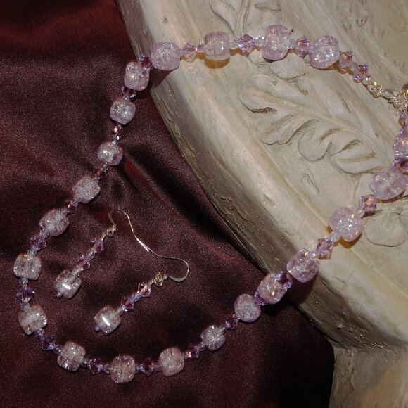 Hand-crafted artisanal necklace/earring set in lavender cubes and Czech crystals - Picture 4 of 11